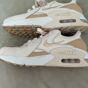 Nike Womens Air Max Excee size 8